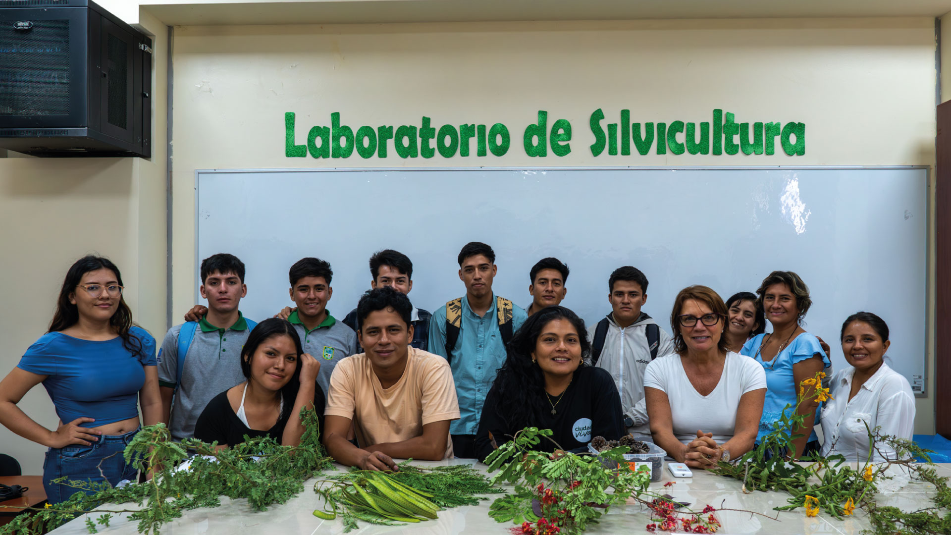 ciudad viva - <br />
<b>Warning</b>:  Undefined property: stdClass::$titleEvent in <b>/home/ciudadviva/public_html/Views/ProjectsServices/detail.php</b> on line <b>137</b><br />
